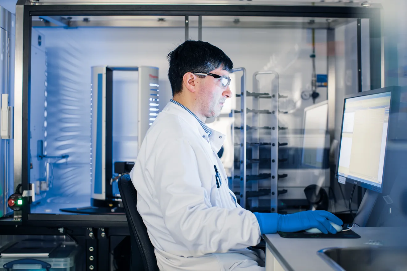 man working with microscope in lab,Process Development,Biologics_Slough_18,,lab in slough,tech working in lab with computer,male tech pipetting,tech holding vial,tech working,Cell Iine process development,biologics lab worker, ,Biologics_Slough_29,Biologics , Biologics Slough 